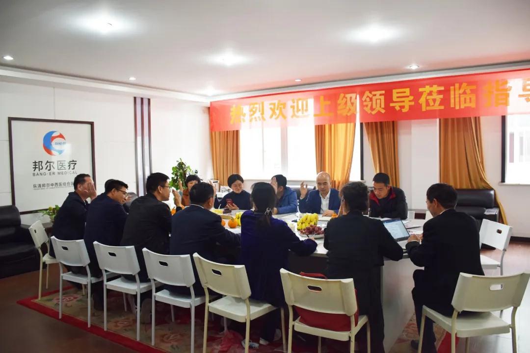 1616489714148179.jpg 理事會代表們舉手表決.jpg